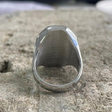 Anillo de acero inoxidable con patrón gótico