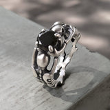 Anello teschio in argento sterling con gemma tributo gotico