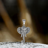 Pendente in acciaio inossidabile con teschio cornuto