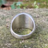 Anillo vikingo de plata de ley con espada de runas