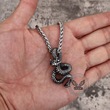 Colgante de calavera de plata de ley con forma de serpiente y cruz de Leviatán