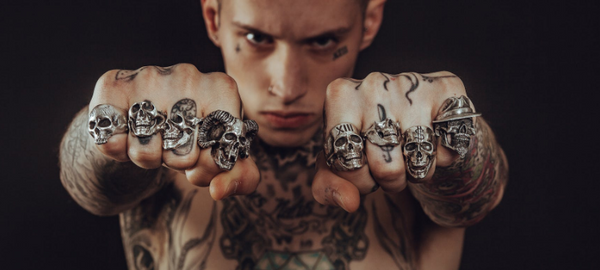 How many rings should a man wear? - Gthic.com - Blog