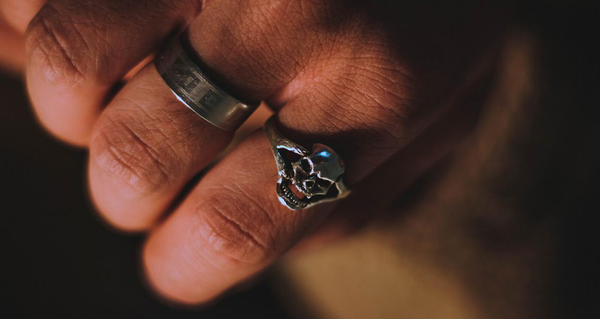 What do you engrave on a men’s ring - Gthic.com - Blog