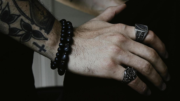 What does a pinky ring mean on a man - Gthic.com - Blog