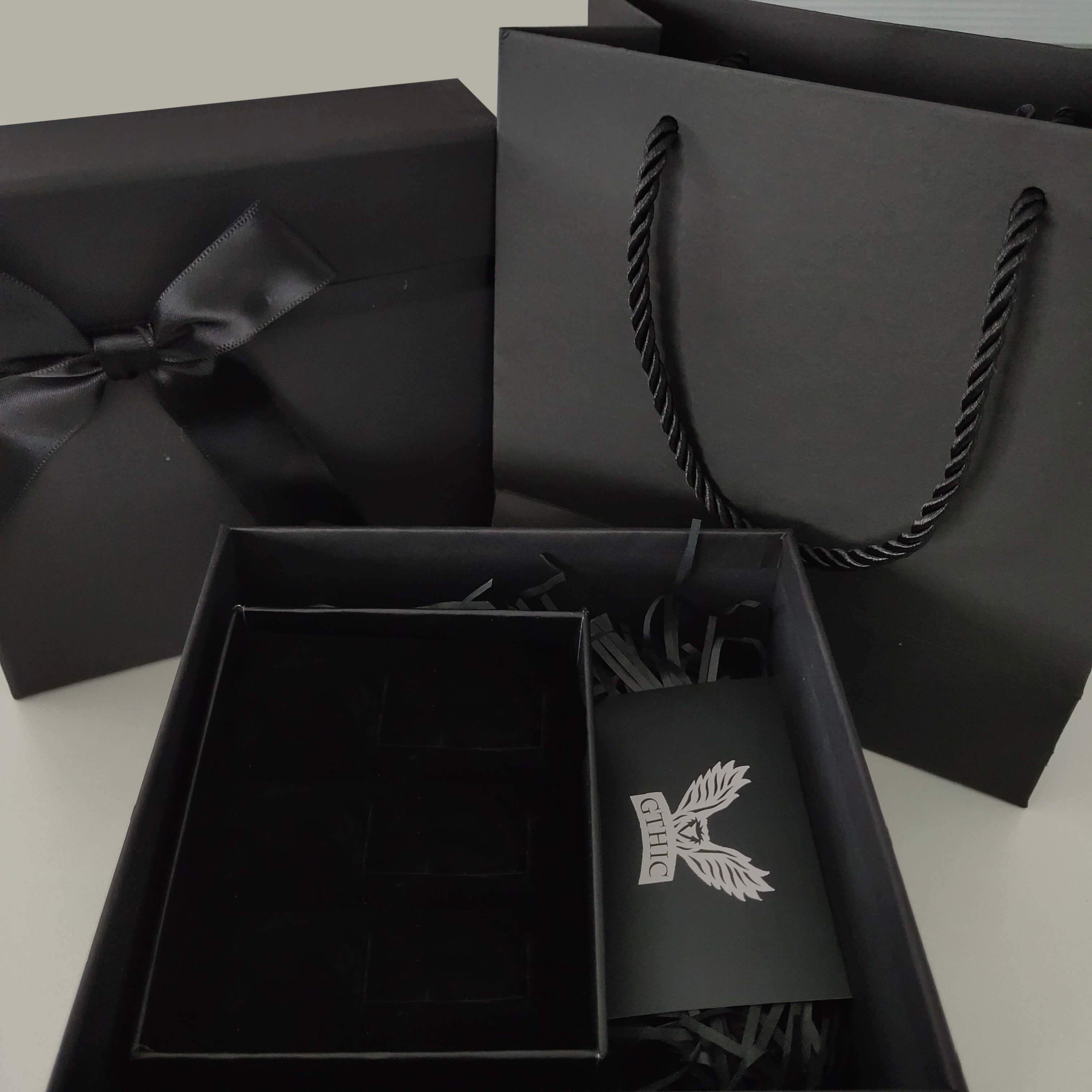 15 cm* 15 cm* 7 cm Gift Box