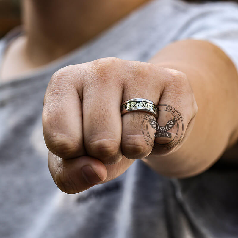 Anillo de banda de titanio con patrón de dragón de 8 mm