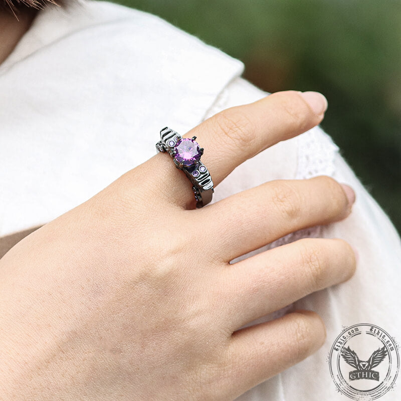 Anello in ottone intarsiato con zircone teschio nero