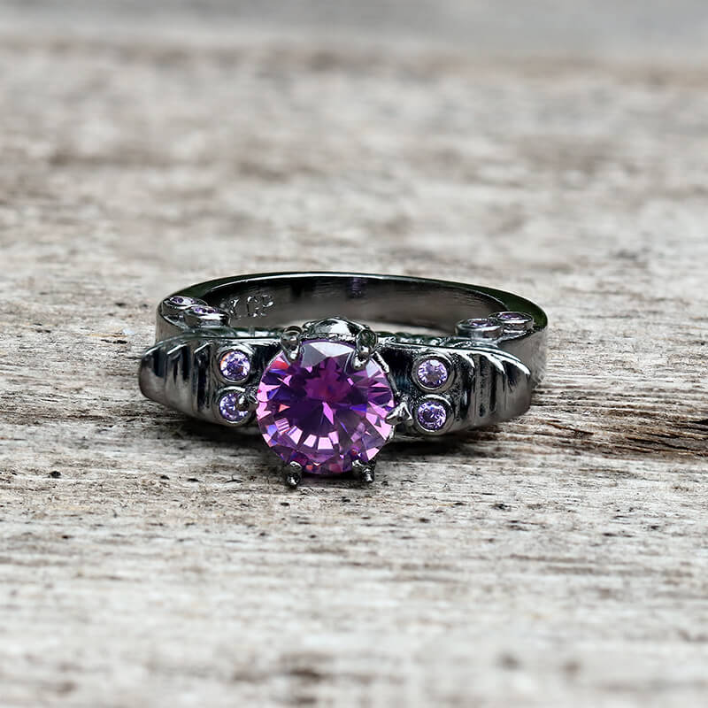 Anello in ottone intarsiato con zircone teschio nero