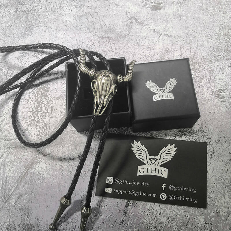 Bull Head Alloy Western Cowboy Bolo Tie