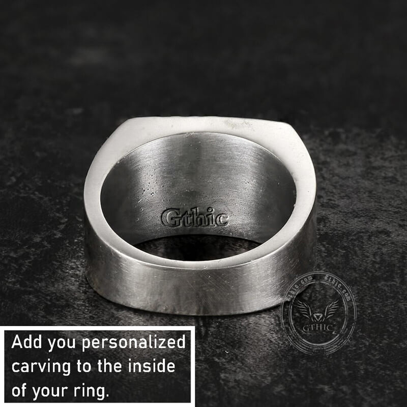 Anillo de plata de ley con cruz de calaveras