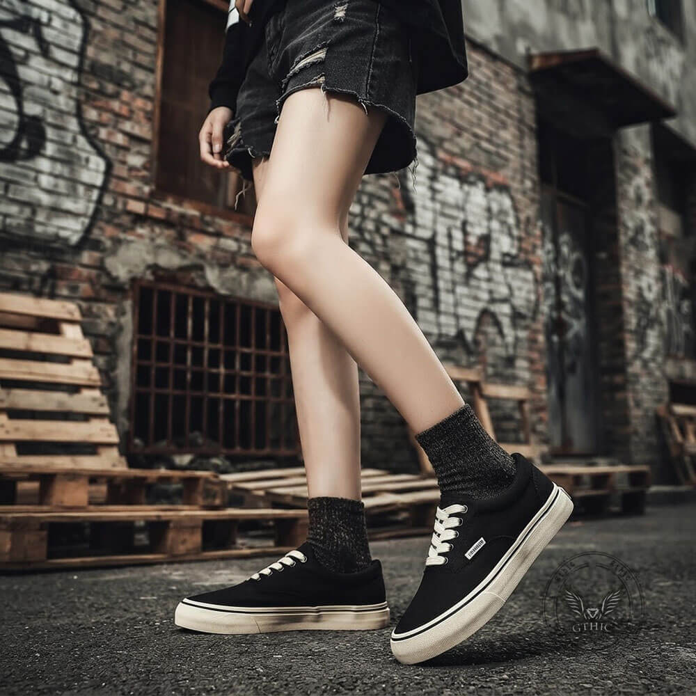 Classic Versatile Low-Top Casual Canvas Shoes | Gthic.com