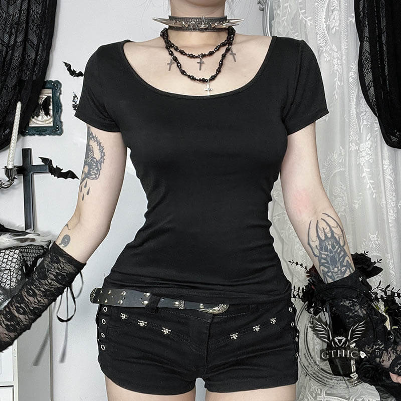 Dark Gothic Eight-Shaped Buckle Bone Chain T-Shirt | Gthic.com