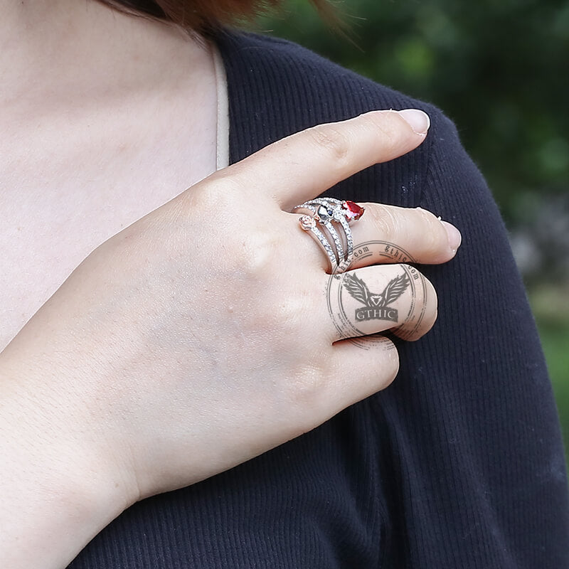 Bague de fiançailles en laiton rose avec tête de mort et diamants