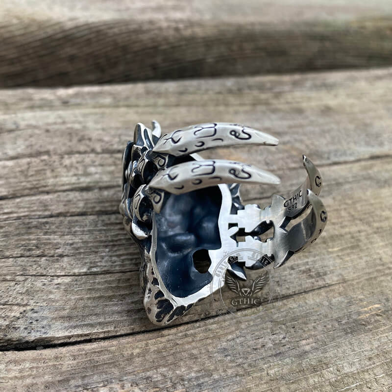 Anillo de calavera de plata de ley samurai con cuernos de dragón