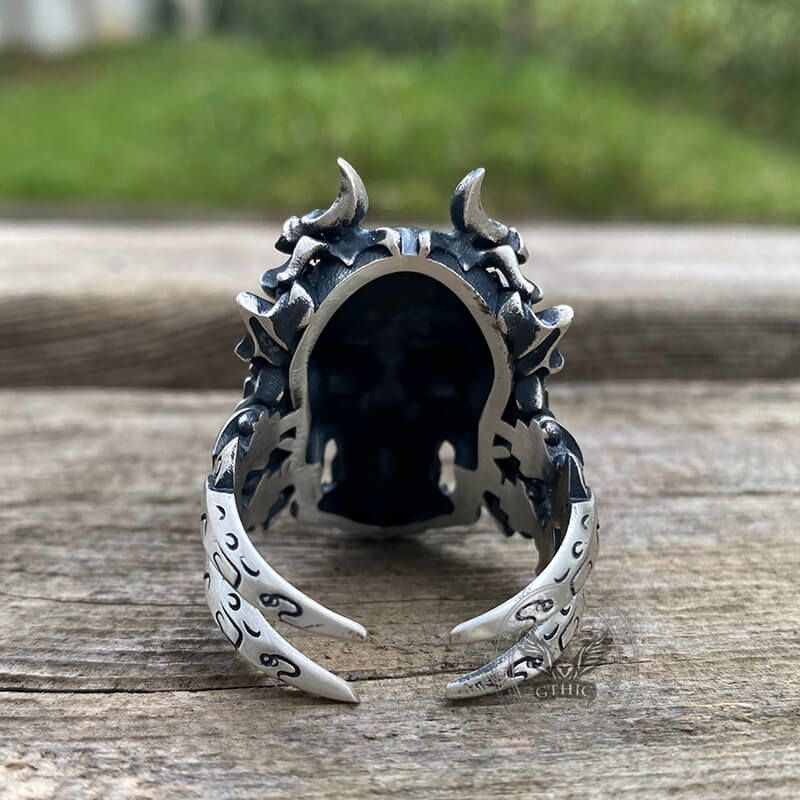 Anillo de calavera de plata de ley samurai con cuernos de dragón