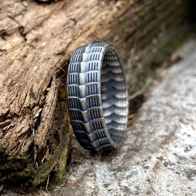 Dragon Spine Sterling Silver Ring | Gthic.com