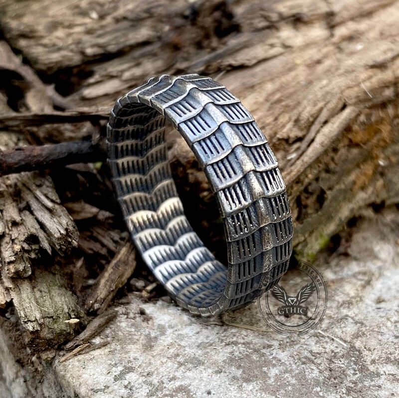 Dragon Spine Sterling Silver Ring | Gthic.com