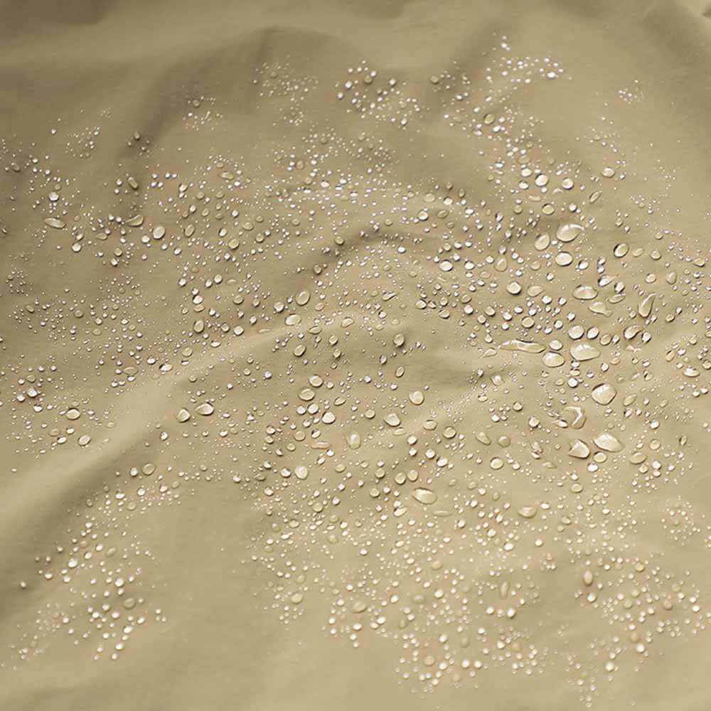 Chaqueta motera de cuero con tachuelas y corte slim en color negro