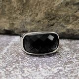 Anillo minimalista de acero inoxidable con conjunto de gemas