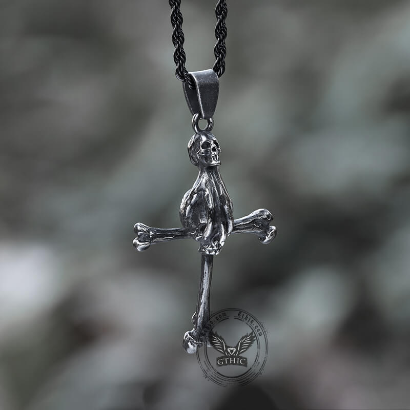 Pendentif Viking en acier inoxydable avec croix en os de corbeau