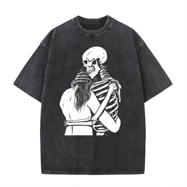 Girl Skeleton Hug Vintage Washed T-shirt | Gthic.com