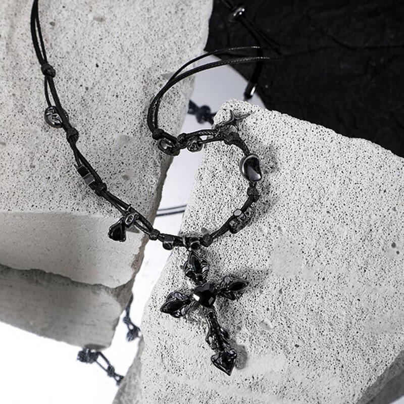 Gothic Black Gemstone Cross Alloy Clavicle Necklace | Gthic.com