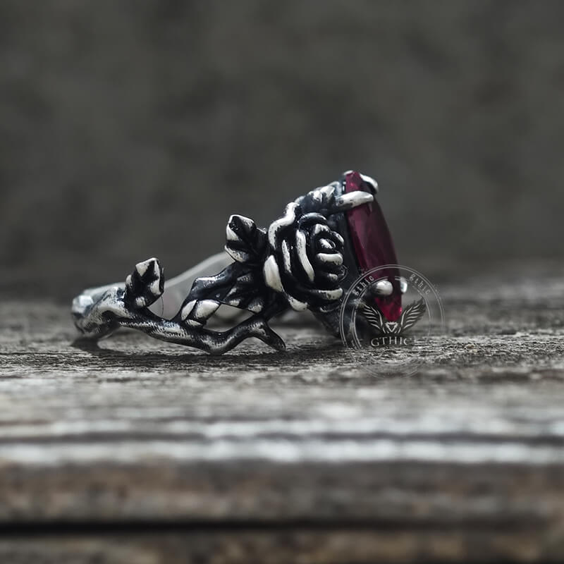 Anillo de plata de ley con diseño floral gótico y circonitas