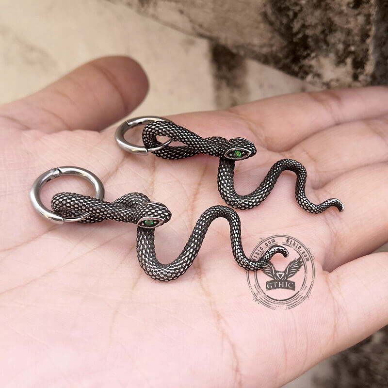 Pendientes colgantes de acero inoxidable con forma de serpiente y ojos verdes