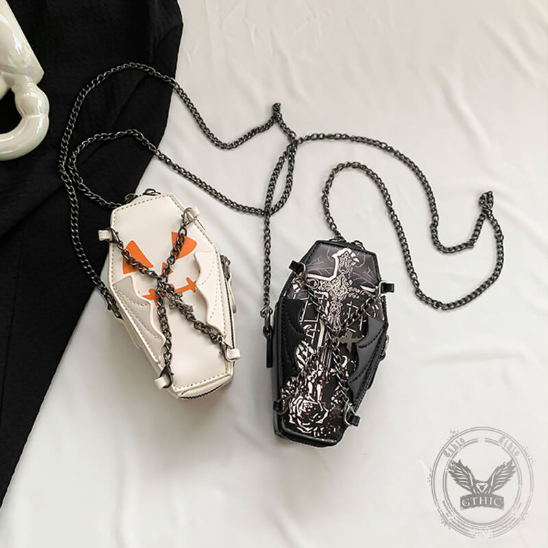 Bolso de cuero con bordado de calavera gótica