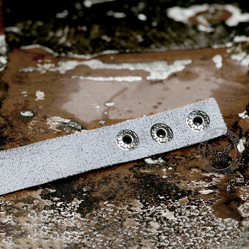 Gargantilla de cuero y aleación con candado de corazón