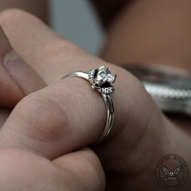 Bague en argent sterling avec zircon incrusté de crâne cornu