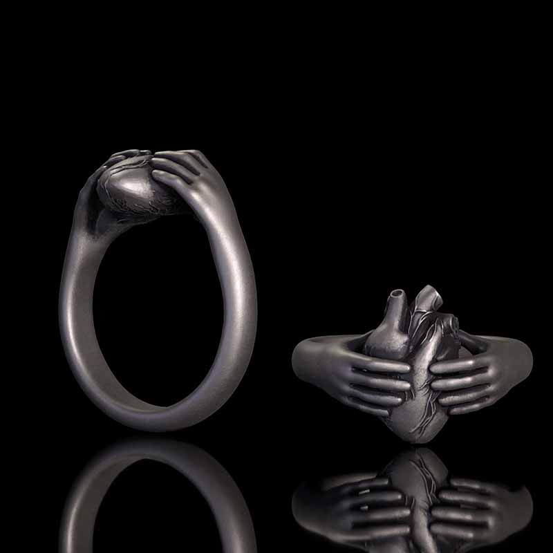 Horror Hands Holding A Heart Sterling Silver Ring 01 | Gthic.com