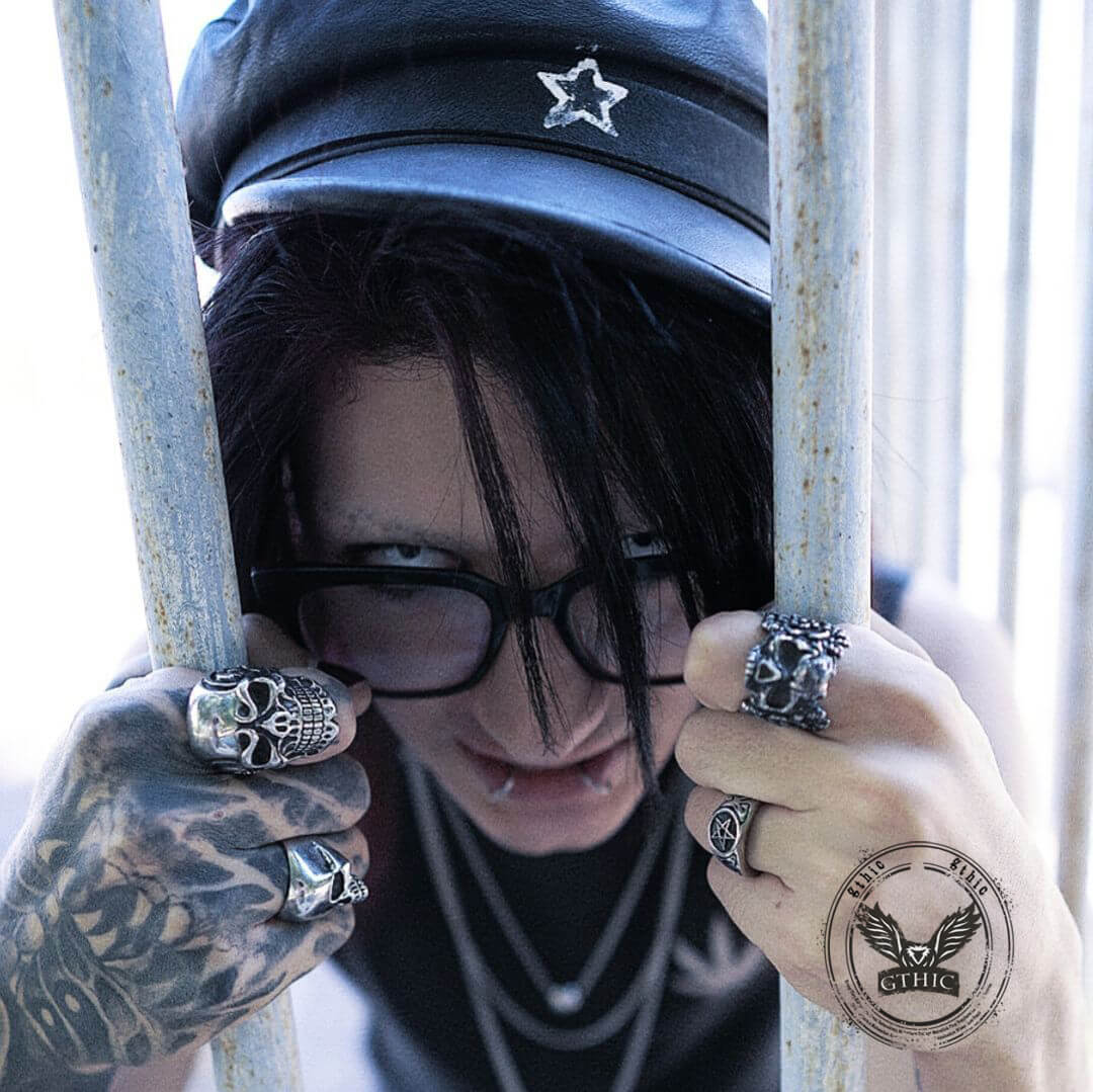 Anello con teschio di zucchero in acciaio inossidabile con fiore messicano