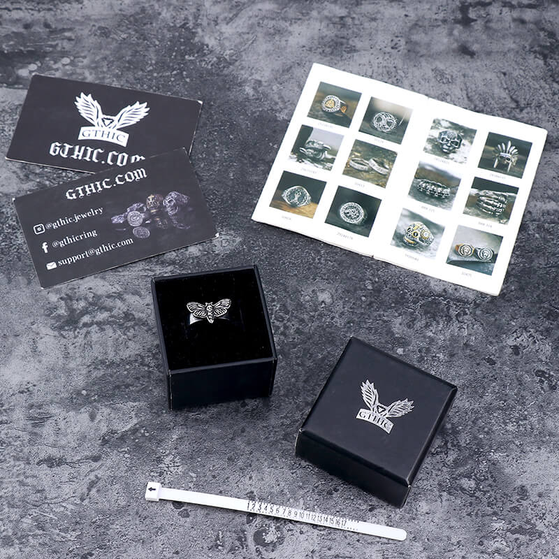 Anillo animal de acero inoxidable con calavera de polilla