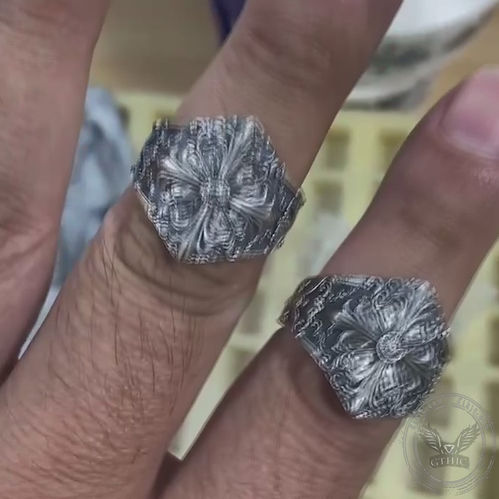 Anillo abierto de plata de ley con diseño gótico