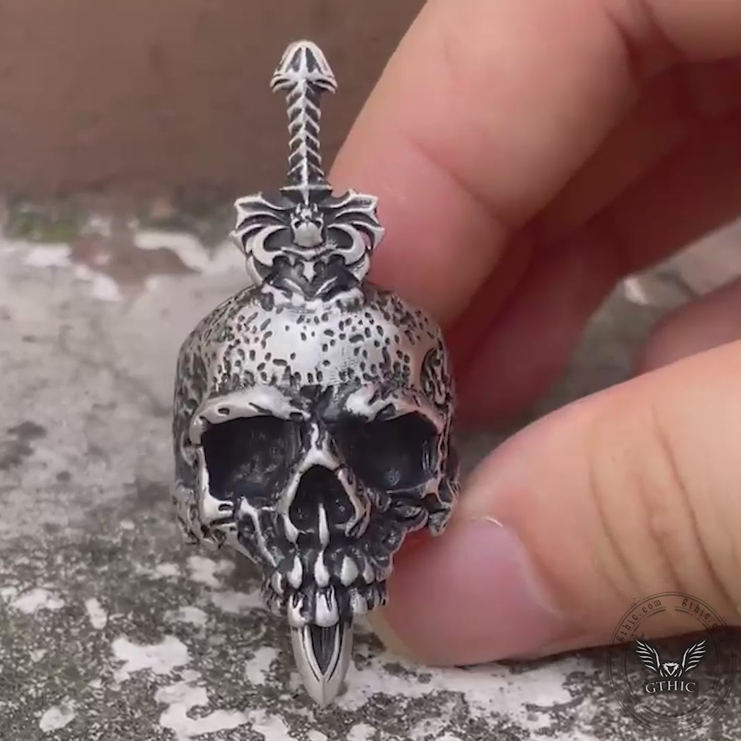 Bague en argent sterling avec tête de mort et piercing à l'épée