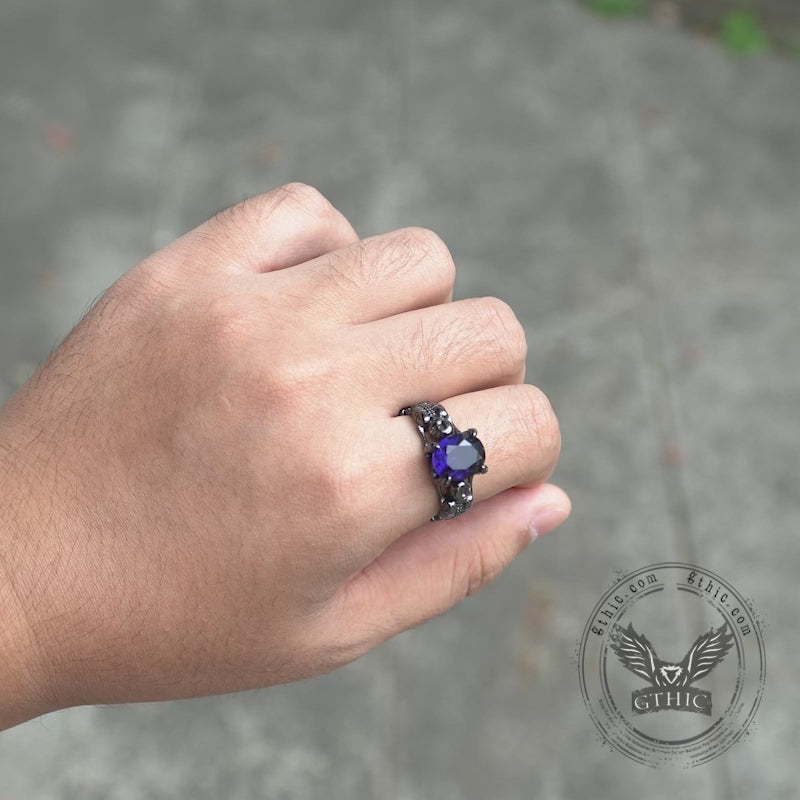 Anillo de latón con gema tributo a calavera negra