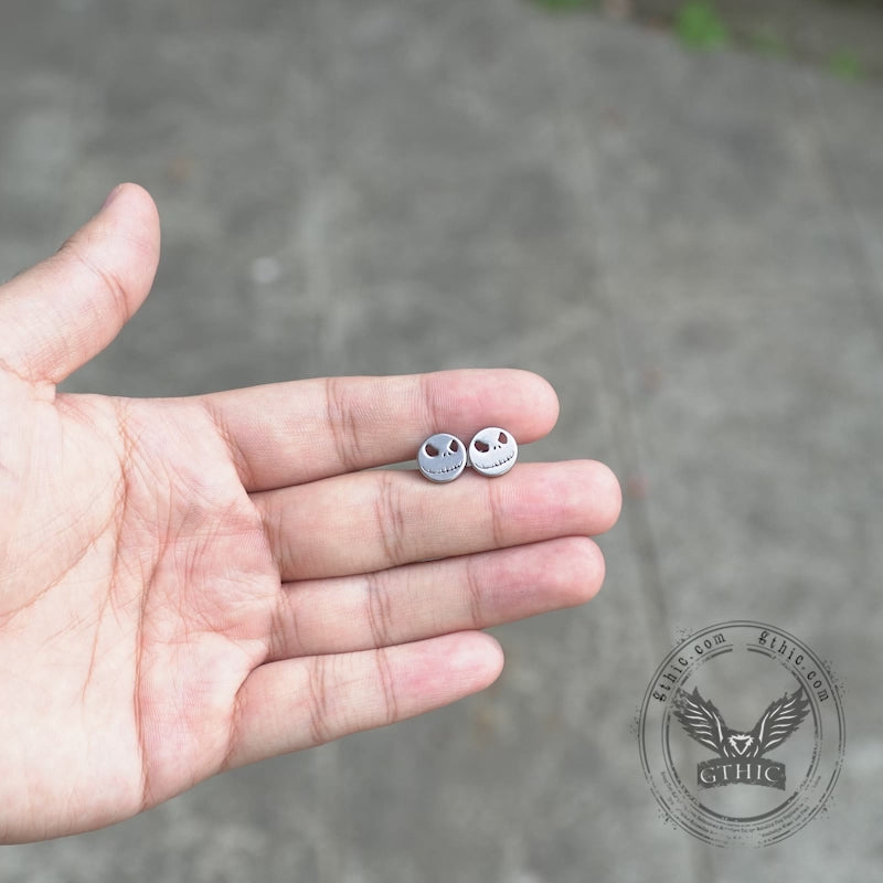 Gothic Totenkopf-Handknochen-Ohrstecker aus Sterlingsilber