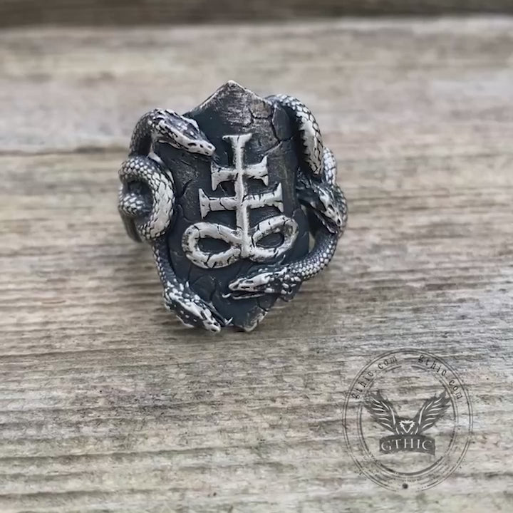 Anillo de plata esterlina con cruz de leviatán y serpiente en espiral