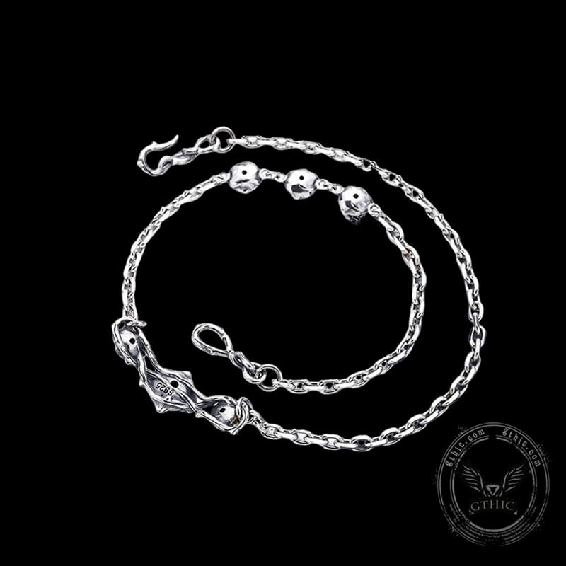 Collar de plata de ley con rosas rojas engastadas con gemas