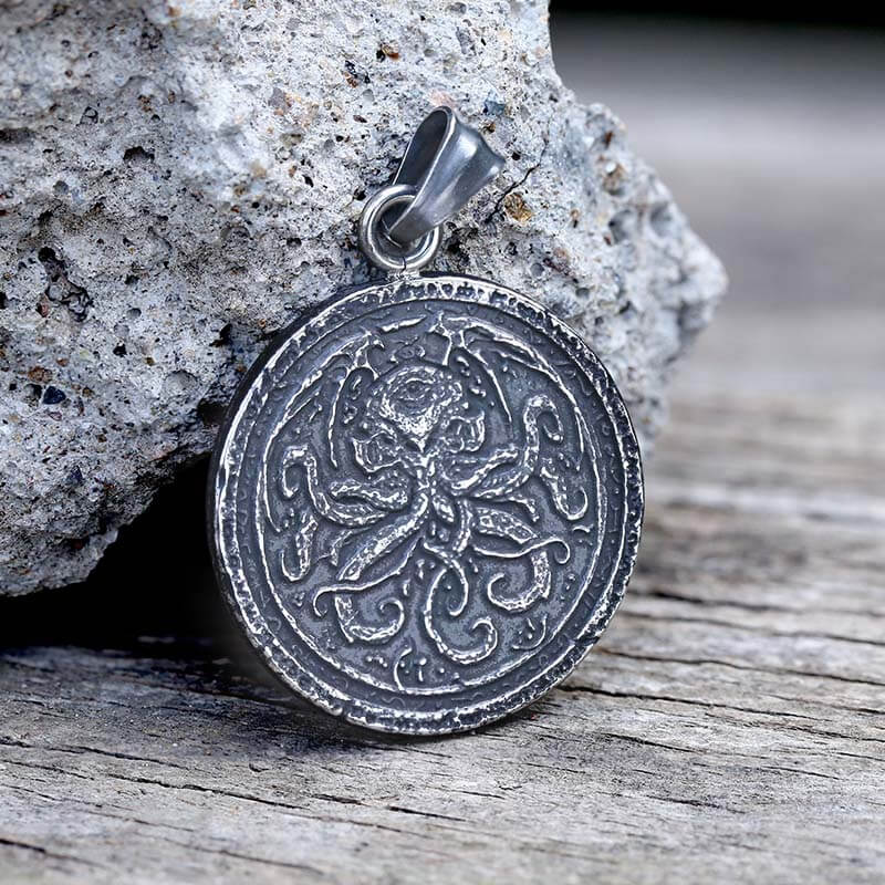 Retro Cthulhu Octopus Stainless Steel Marine Pendant | Gthic.com
