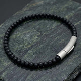 Herren-Perlenarmband aus Edelstahl mit Kreuzschädel-Motiv