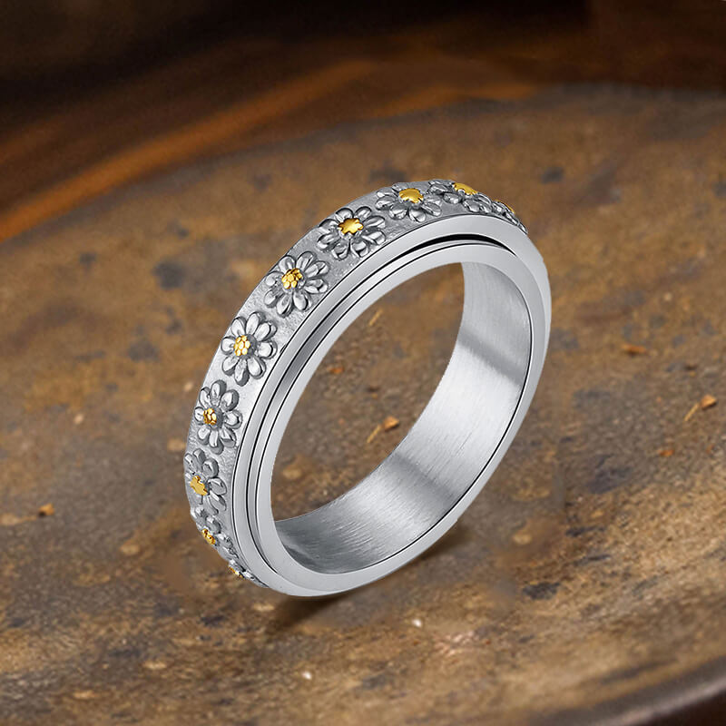 Simple Daisy Pattern Stainless Steel Spinner Ring 01 | Gthic.com