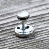 Orecchini a bottone in argento sterling con teschio gotico a mano