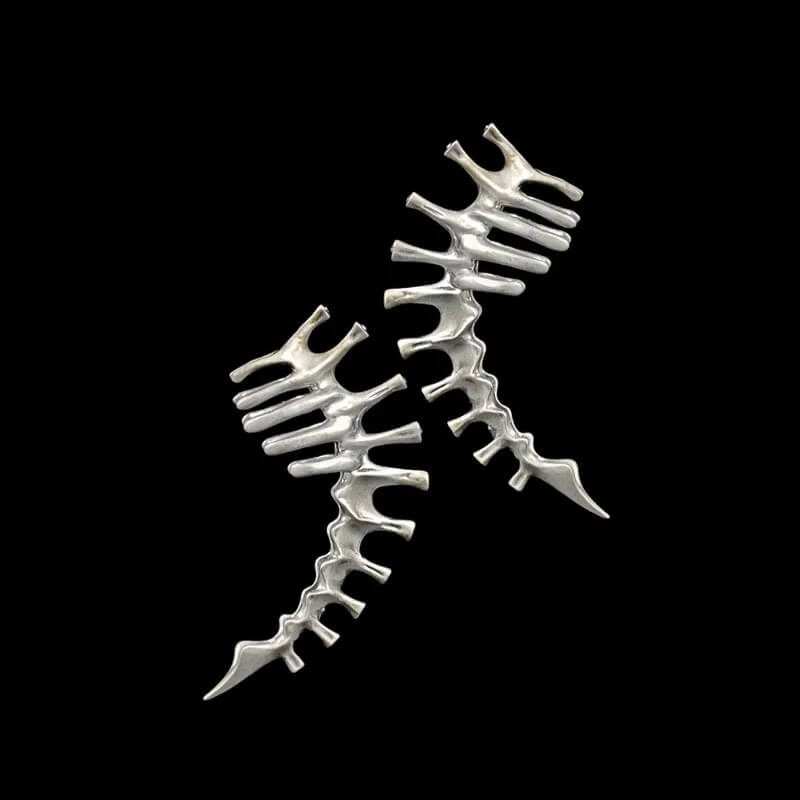 Thorn Spine Mechanical Alloy Skull Ear Cuff | Gthic.com