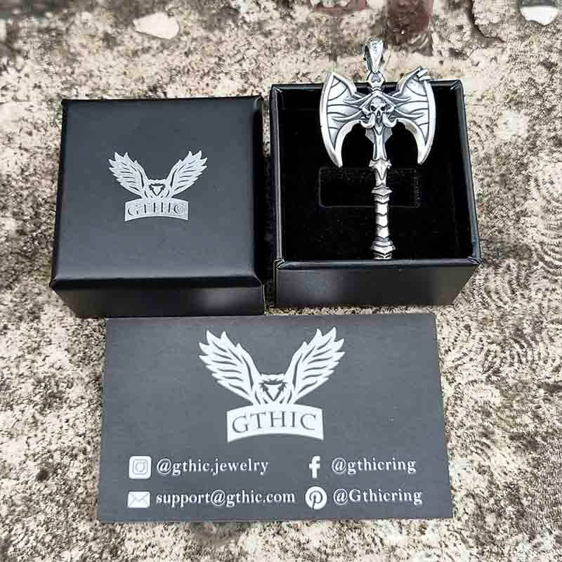 Ciondolo teschio in argento sterling Tomahawk vichingo Gorehowl