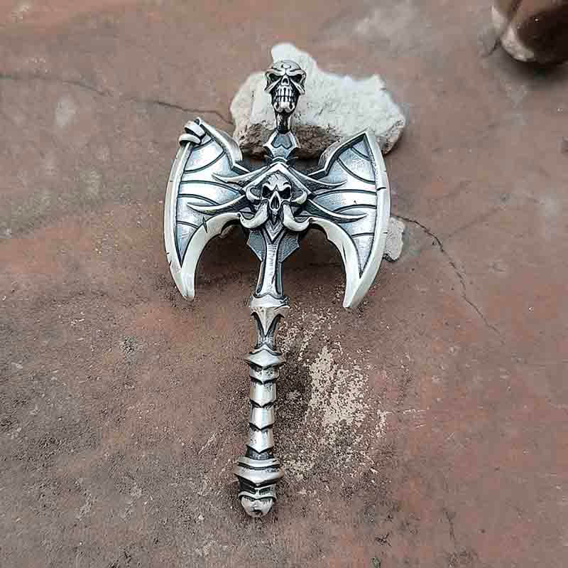 Ciondolo teschio in argento sterling Tomahawk vichingo Gorehowl