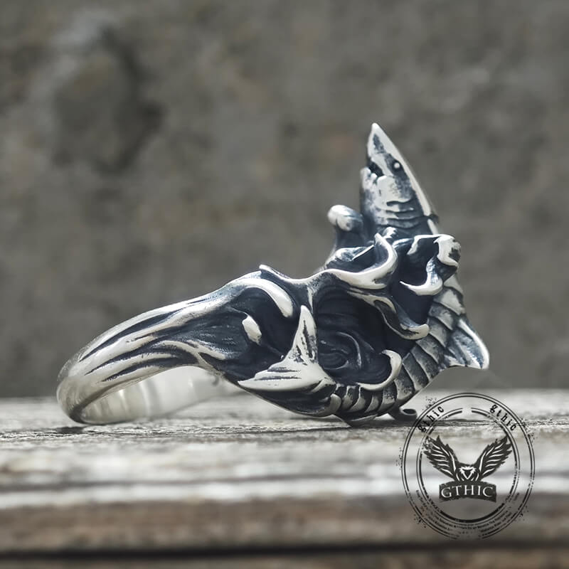 Vintage Fierce Shark Ocean Wave Sterling Silver Ring