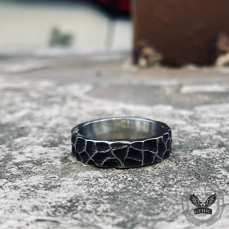 Vintage Hammer Pattern Zircon Inlaid Stainless Steel Ring