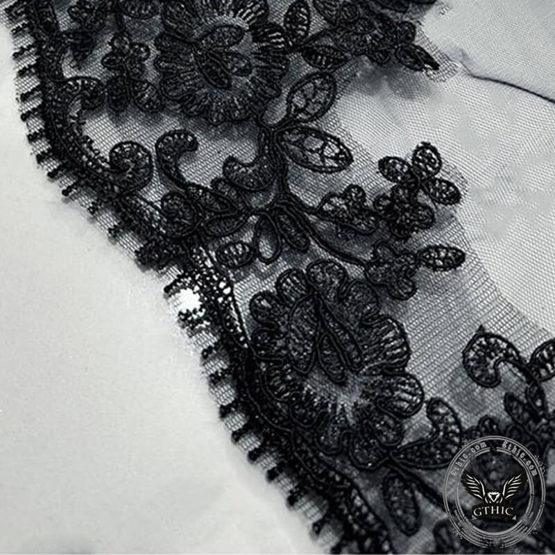 Vintage Mysterious Bride Lace Veil | Gthic.com